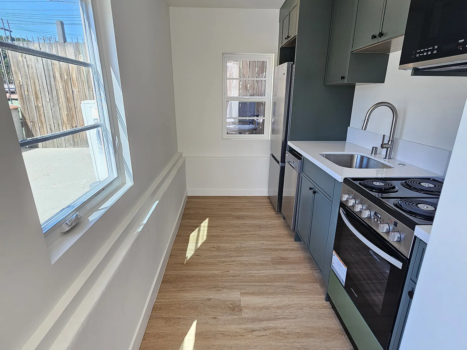 2 bed, 950 sqft, $3,150 — Photo 3