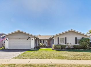 105 Parkchester Rd, Elk Grove Village, IL 60007