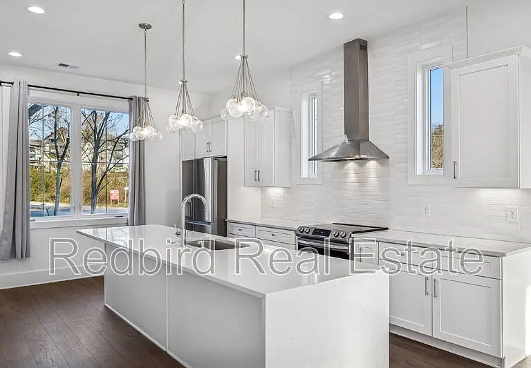2050 McKinley St — Photo 6