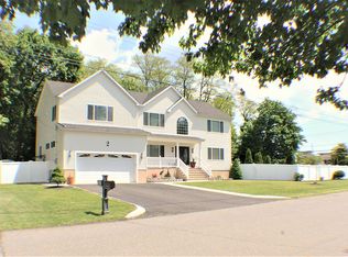 2 Heritage Rd, Eatontown, NJ 07724