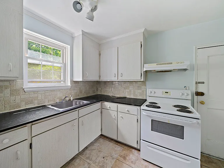 5 Dexter St #4 — Photo 7
