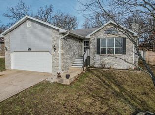 231 Hillside Ct, Lebanon, MO 65536