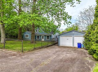 2123 Martin Rd, Mogadore, OH 44260