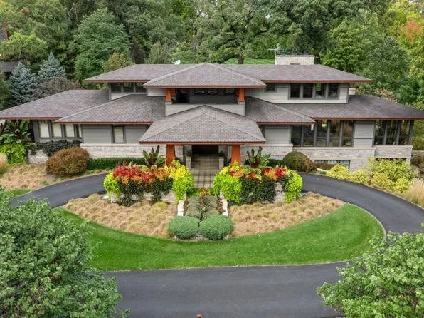 733 Foster Dr, Des Moines, IA 50312