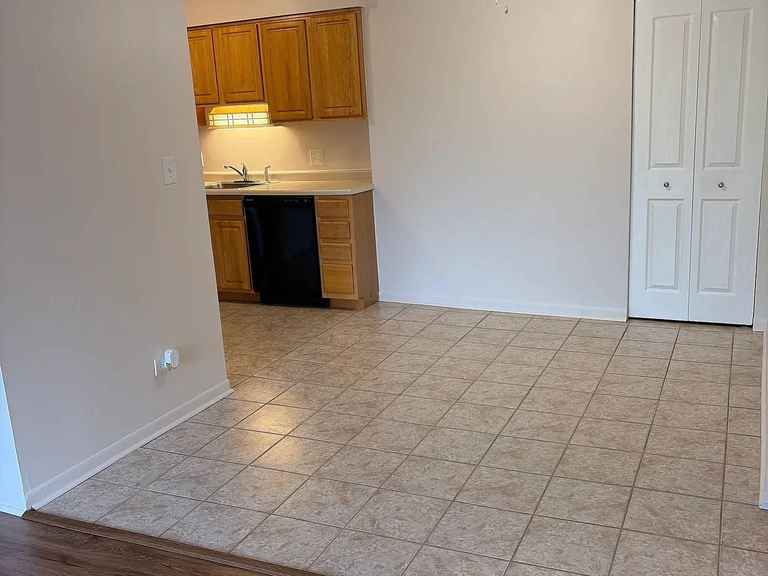 2 bed, 750 sqft, $1,800 — Photo 4