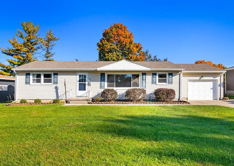 1st image of 826 Crescent Dr