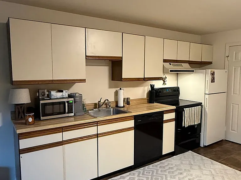 845 Silver Spring Plz — Photo 4