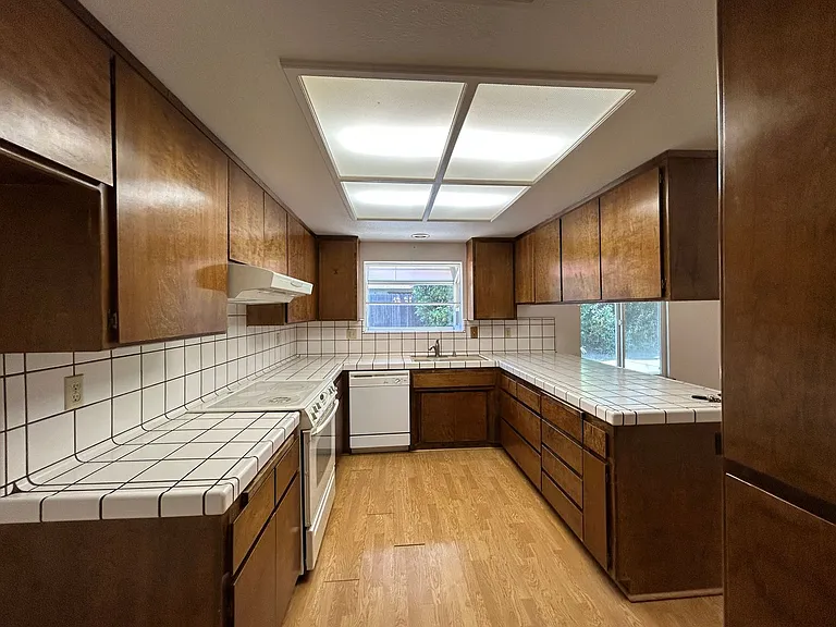 9471 Queen Oak Ct — Photo 6