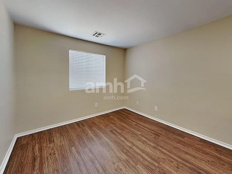 7926 N 54th Dr — Photo 9