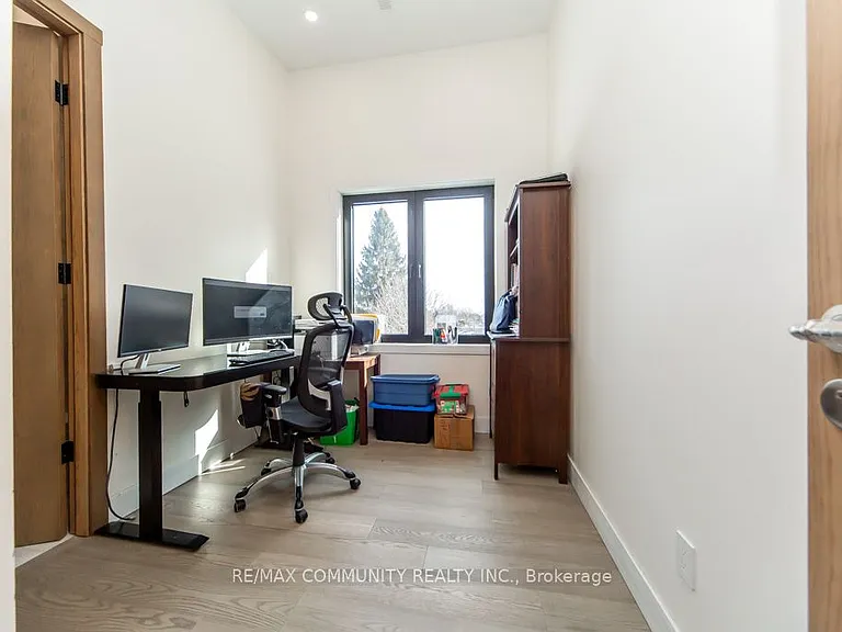 475 Wilson Rd N — Photo 41