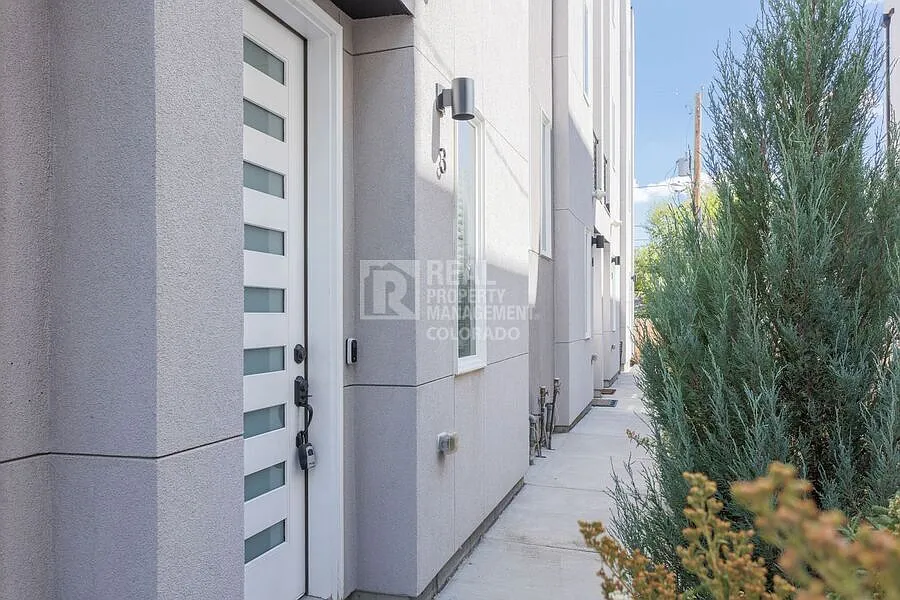 Contemporary Urban Living at 1262 Yates Street — Photo 2