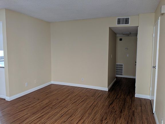 2nd image of 1920 Gardena Ave APT 1