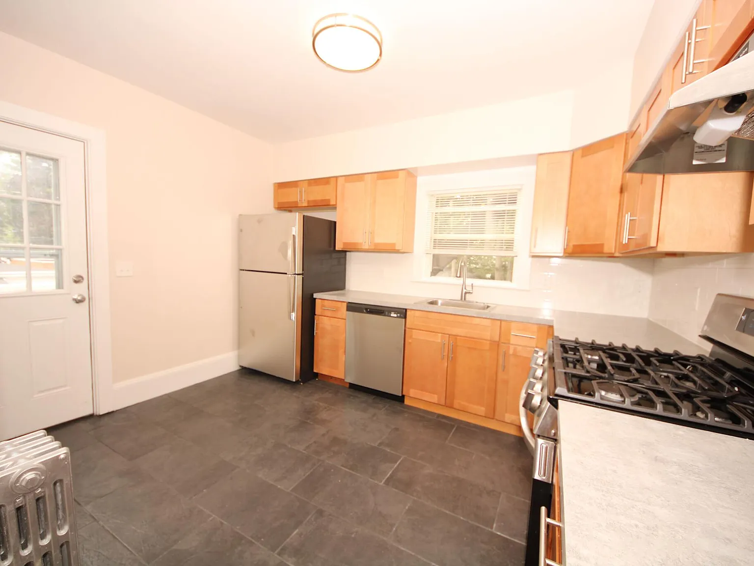 4 bed, 1600 sqft, $3,100 — Photo 2