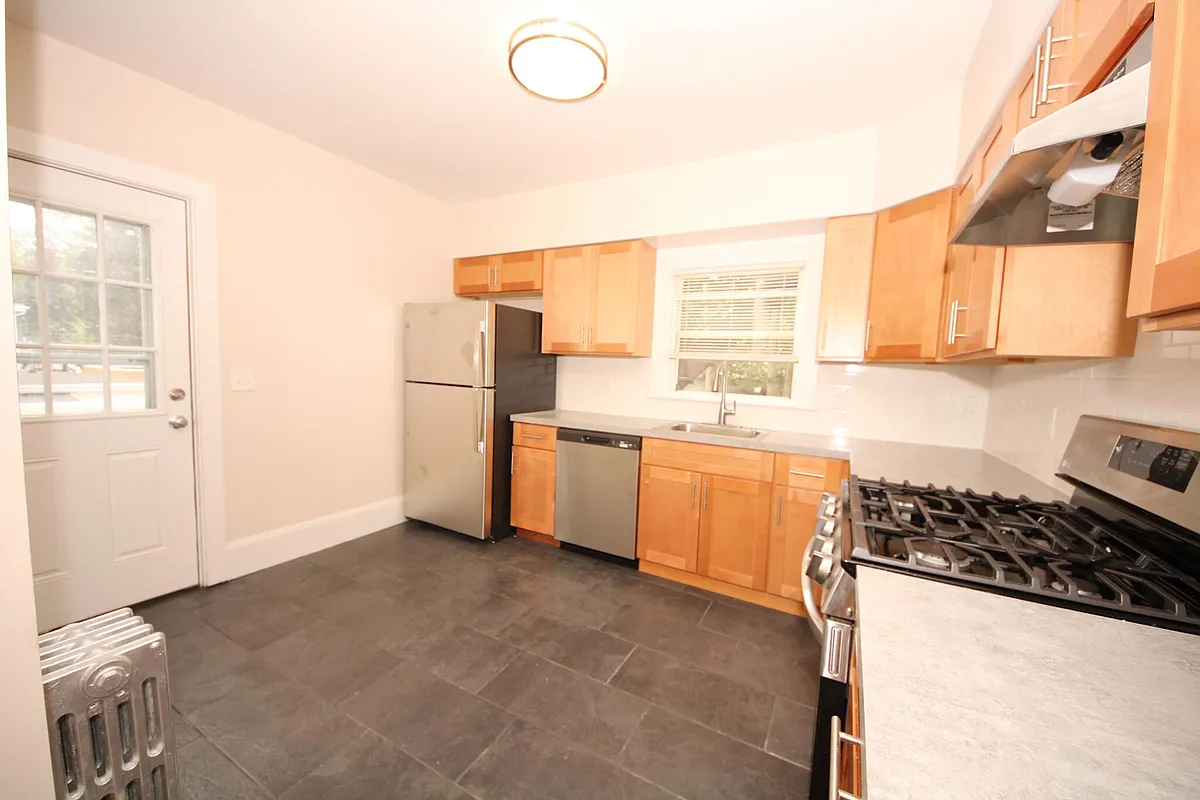 Building Photo - 93 Cushing St #2