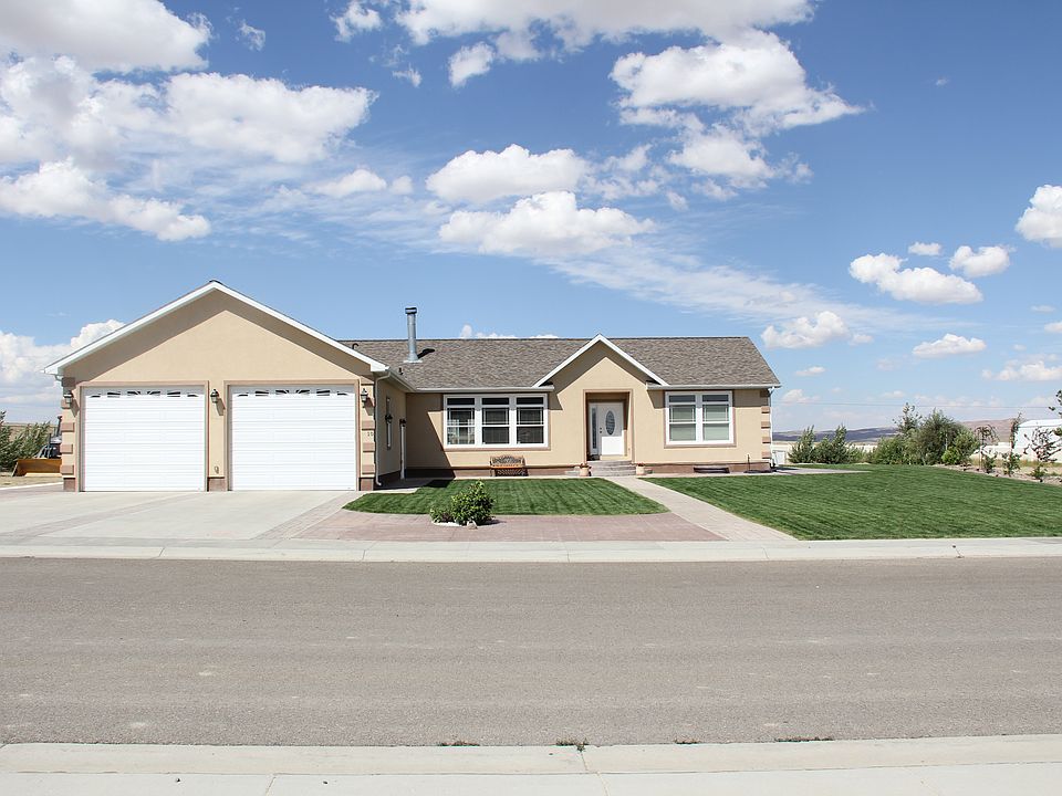 1st image of 10 Moses Dr
