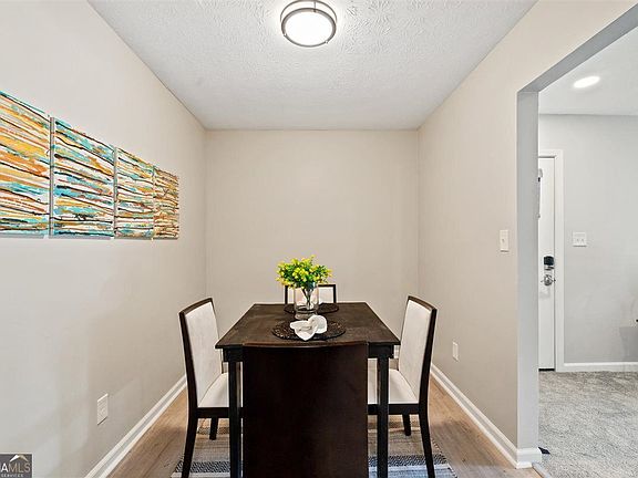 4th image of 1701 Hawthorne Ave