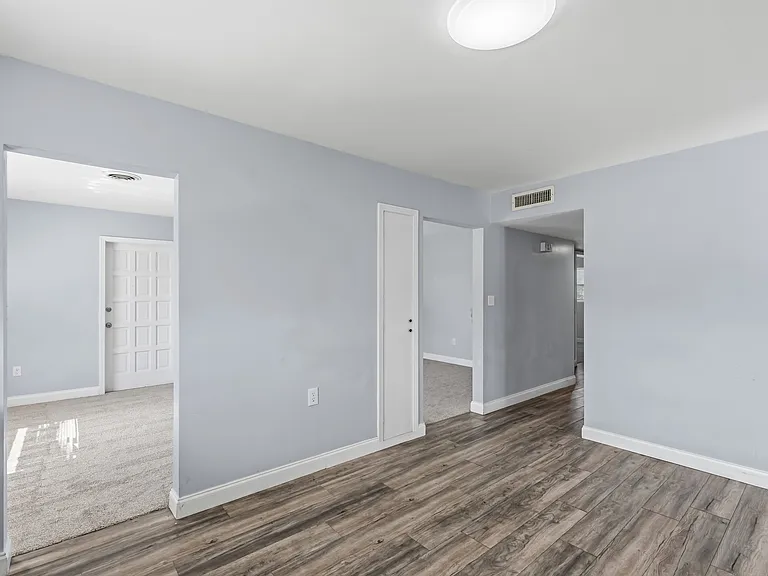 4220 Deleon St — Photo 11