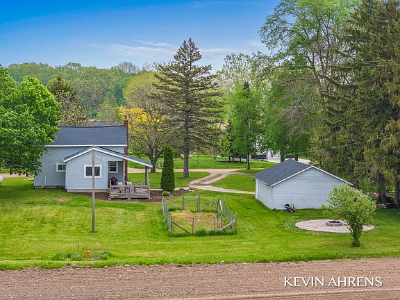 4th image of 16927 Juniper Dr
