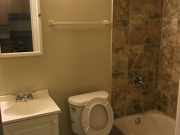 5th image of 319 Hamden Ave