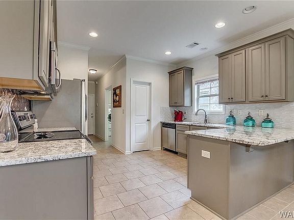 3rd image of 454 Camille Ln