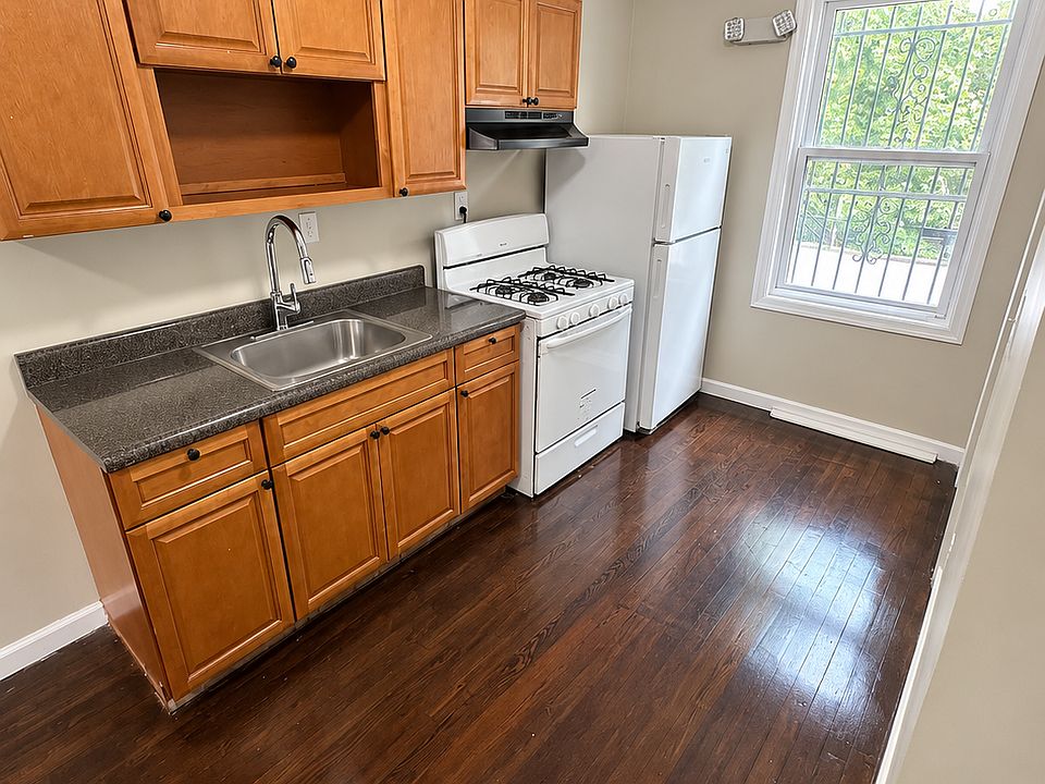 1st image of 398 13th Ave #3