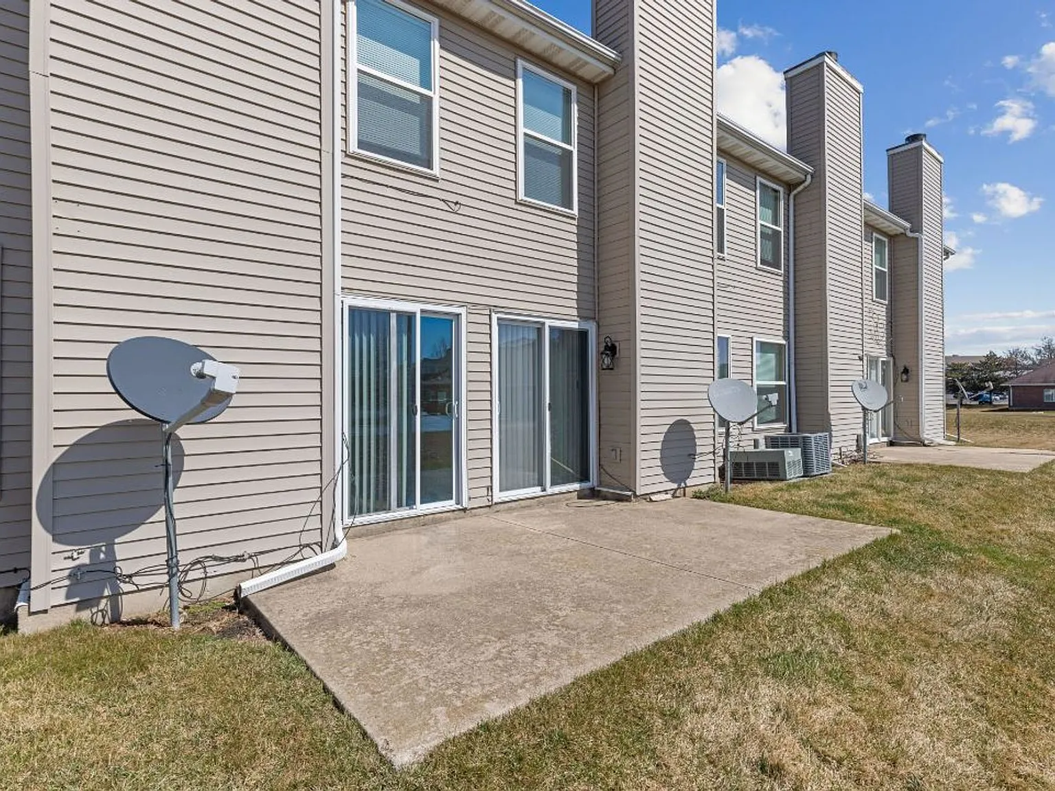 Rockford Townhomes East — Photo 3
