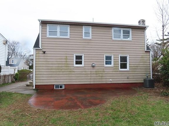 3rd image of 907 Susan Pl