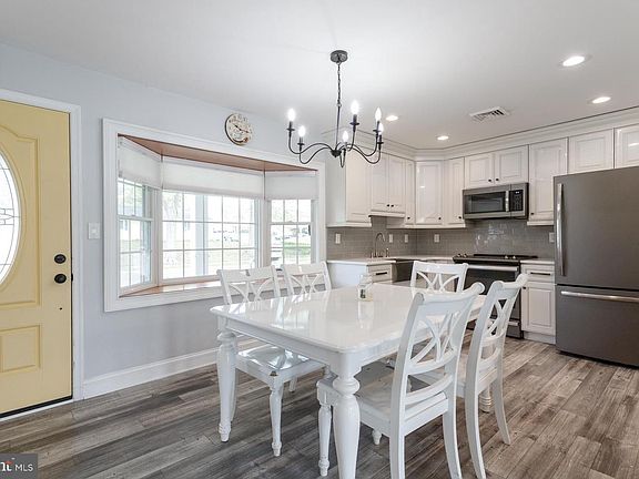 3rd image of 80 Thornridge Dr