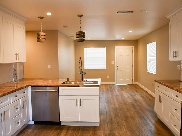874 N Orange St — Photo 10