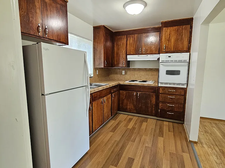 1425 Snow St — Photo 4
