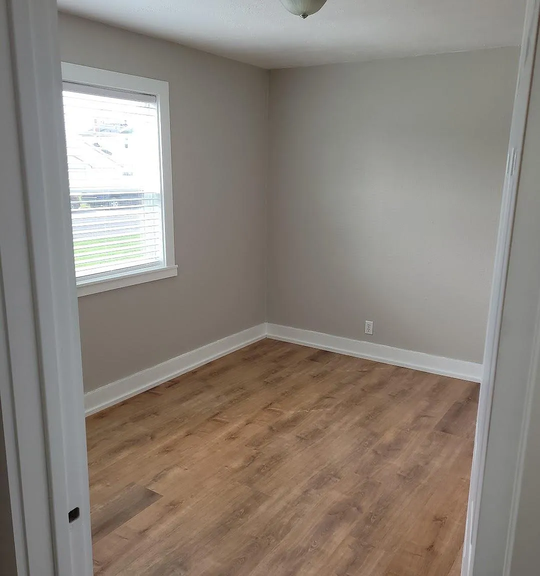 2 bed, 1280 sqft, $1,300 — Photo 2