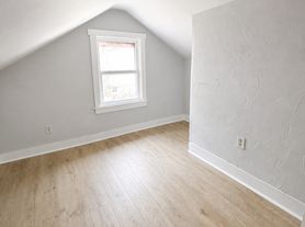 9 Winthrop St, Worcester, MA