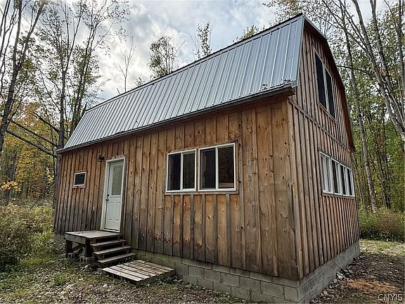 3rd image of 370 Kenyon Rd