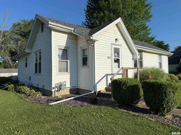 304 S Madison St, Lewistown, IL 61542