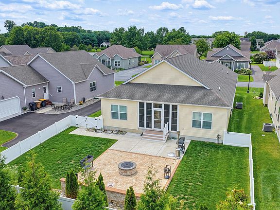 2nd image of 18 Backwater Ct
