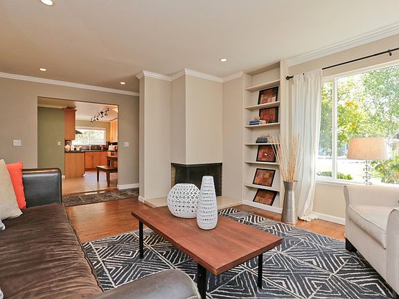 3rd image of 3416 Lodge Dr