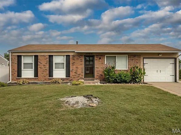 3224 Highgate Ln, Saint Charles, MO 63301