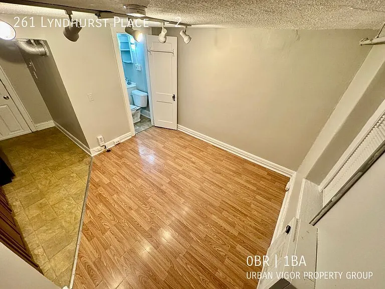 261 Lyndhurst Pl #2 — Photo 10
