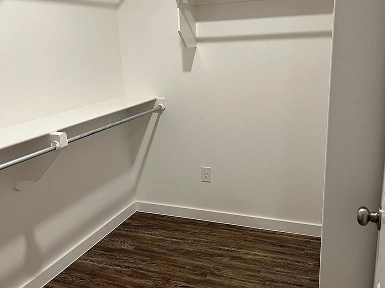 2911 Abbeville Ave — Photo 16