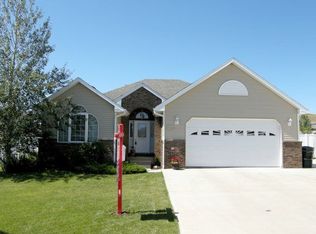 1302 Meadow Brook Ln, Gillette, WY 82718