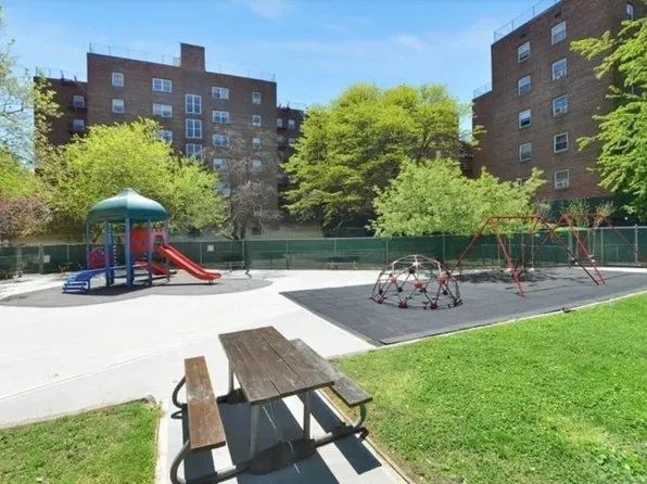 139-15 83rd Avenue image 11 of 12