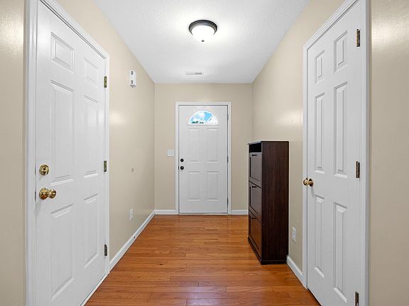 5th image of 124 Cotton Hill Ln