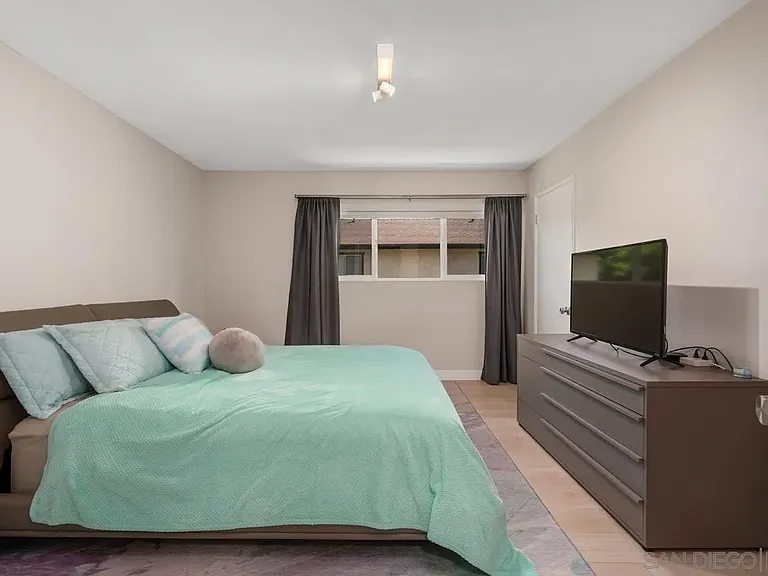 1516 Encino Ave #B — Photo 19