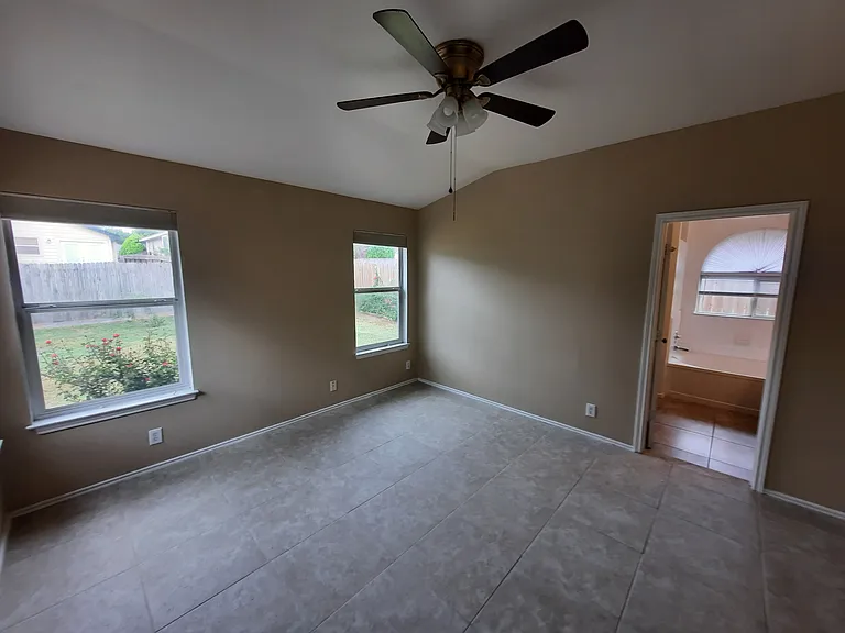 1335 Cougar Country — Photo 14