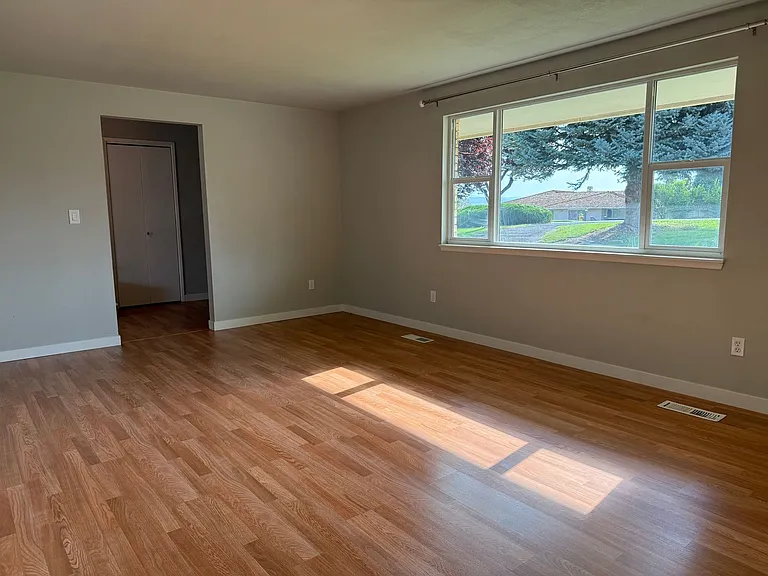 204 Hillcrest Dr — Photo 5