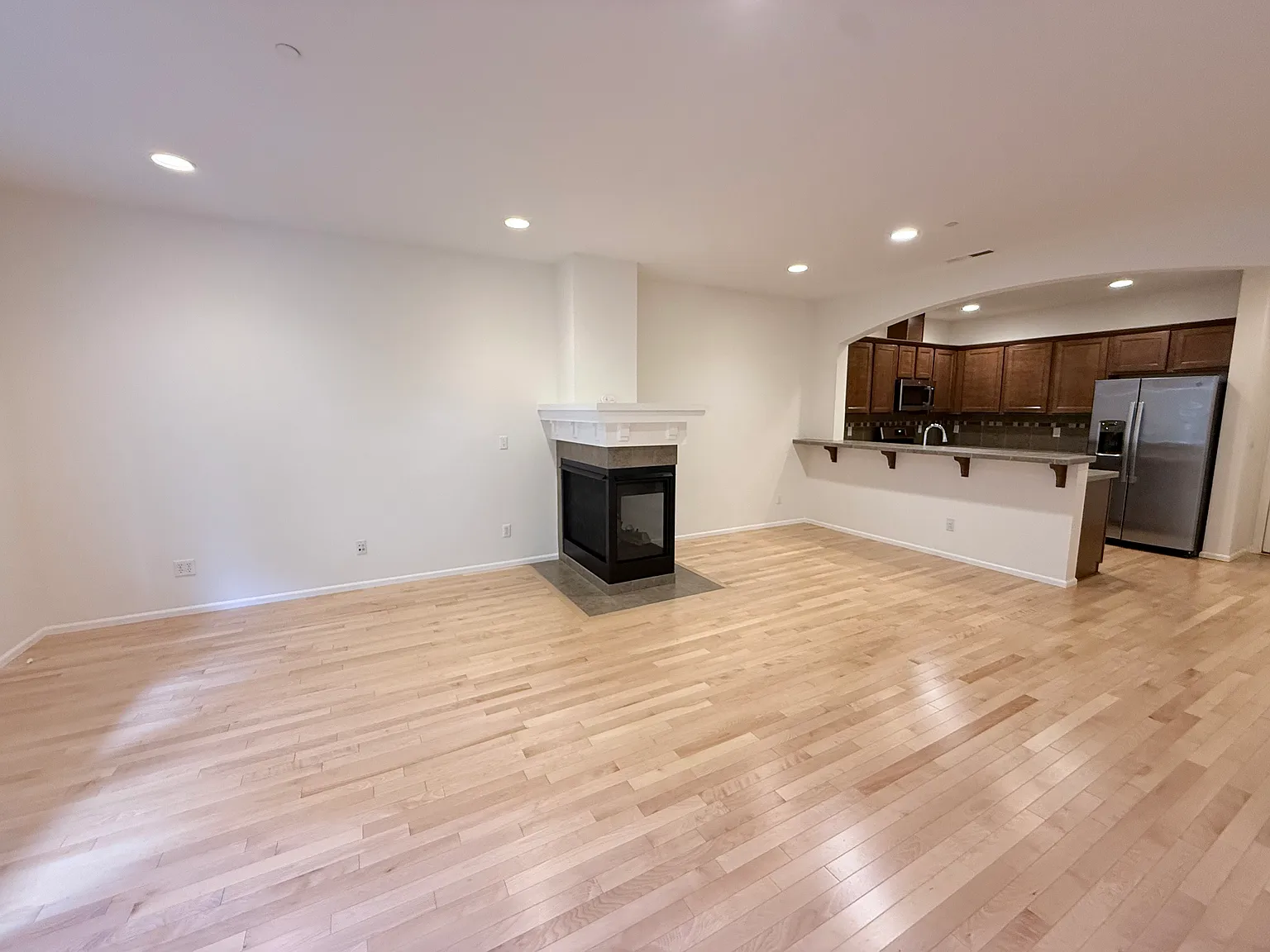 2 bed, 2.5 bath, 1374 sqft, $3,350 — Photo 4