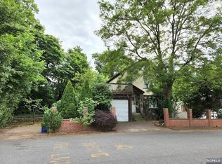 1 Casper Ln, Fort Lee, NJ 07024