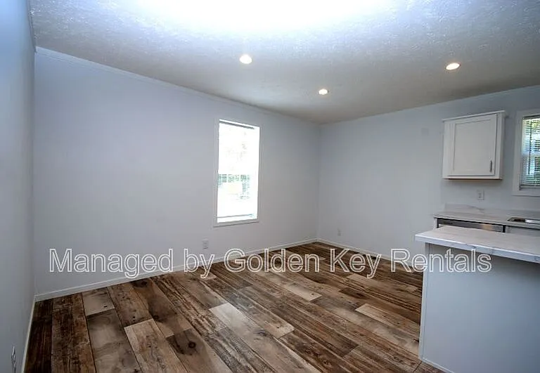 106 Lane St — Photo 5