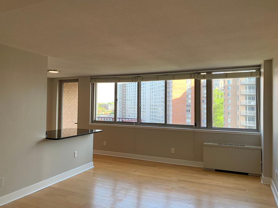 Large living room with lots of natural light.