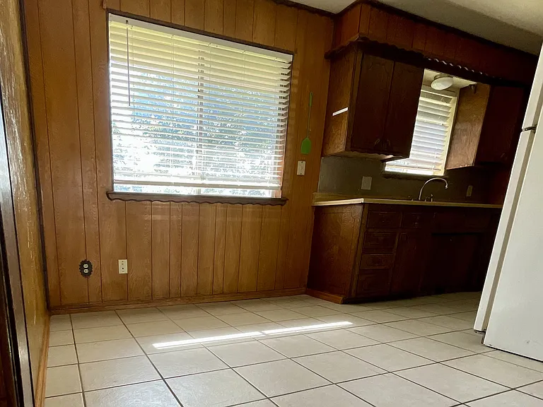 932 SW 2nd St — Photo 9